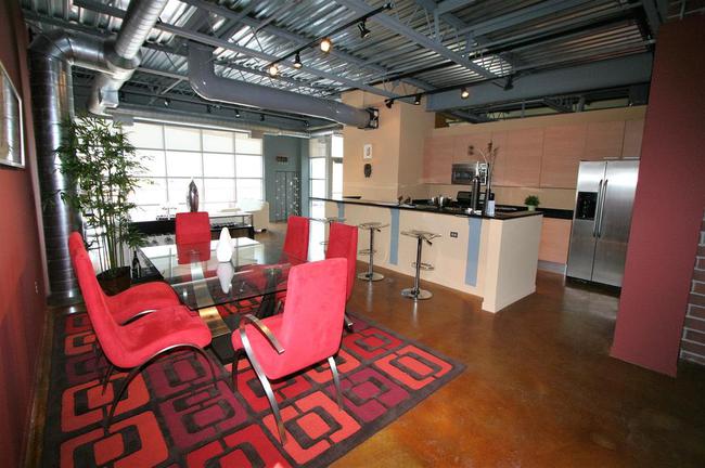 Loft 322 Penthouse Dining & Kitchen